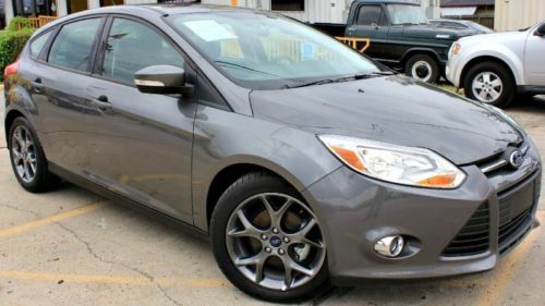 Very clean 2013 ford focus se , leather low reserve wholesale priced