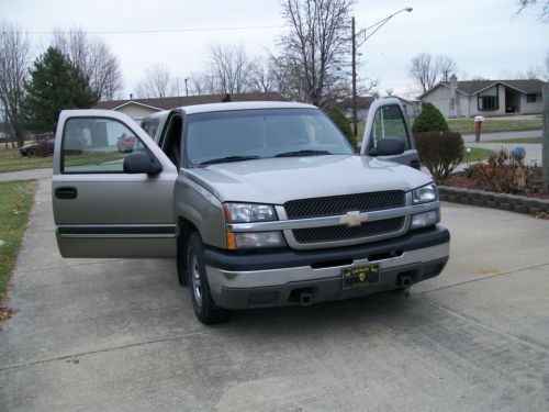 2003 chevy 1500 pick up truck w/fib top set up for towing g.c woodhaven michigan
