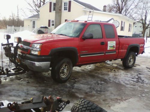 2500 hd chevy 4x4 extended cab 4dr