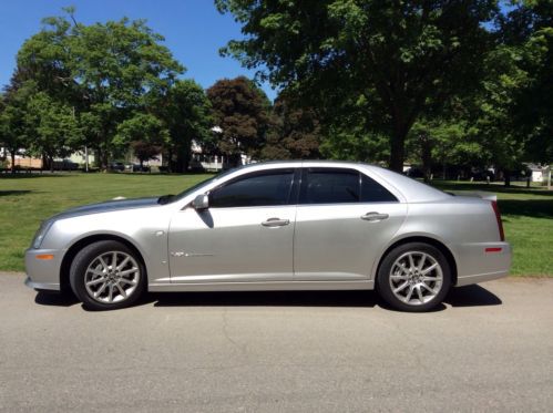 2007 cadillac sts-v very clean always garaged never seen snow rarely seen rain