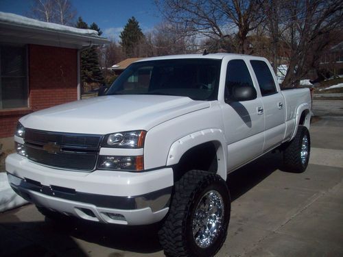 Clean 2007 chevy diesel. you wont believe the miles. this is the one.