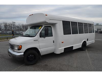 2004 ford econoline bus  e 450 diesel , nice and clean no reserve