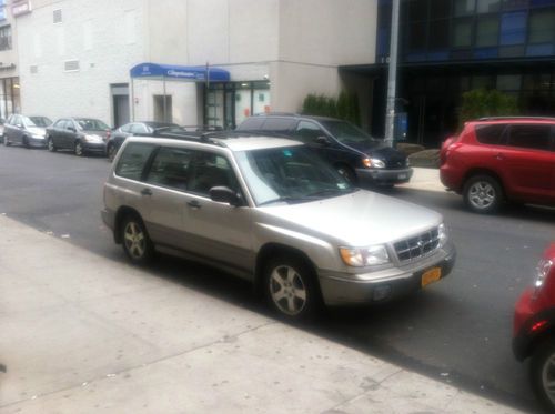 2000 subaru forester * silver* 5spd manual*new battery* new clutch