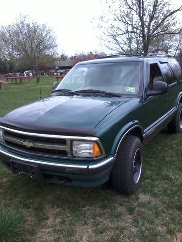 Very clean lo 111k 1996 chevy 4wd blazer loaded including leather cd nice !!