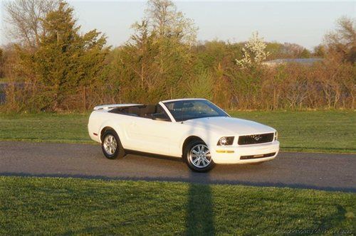 2006 ford mustang convertible for sale~auto~v6~white~low miles~salvage titlle