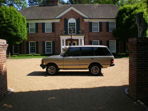 1992 range land rover with sun roof excellent condition.must see! very original