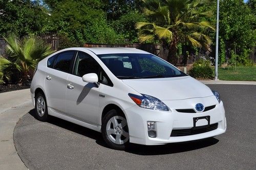 2011 toyota prius 53mpg white pearl 34k miles all power non-smoker very clean
