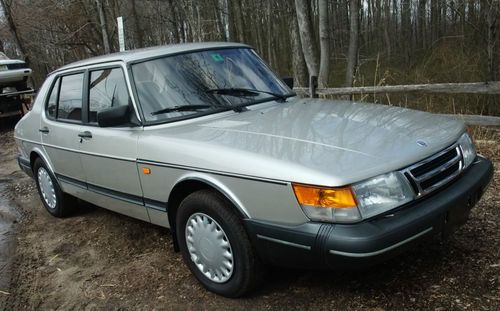 93 saab 900s 16v 5-spd 4-dr arizona car no rust if you see it - you will buy it+