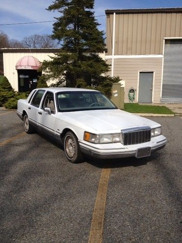 1991 lincoln towncar, runs/drives good, 147k miles,no reserve, priced to sell