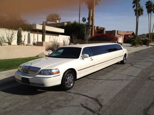 Beautiful 2007 140" stretch lincoln town car limousine