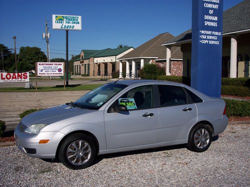 2005 ford focus zx4 sedan good condition. a/c cold. new battery