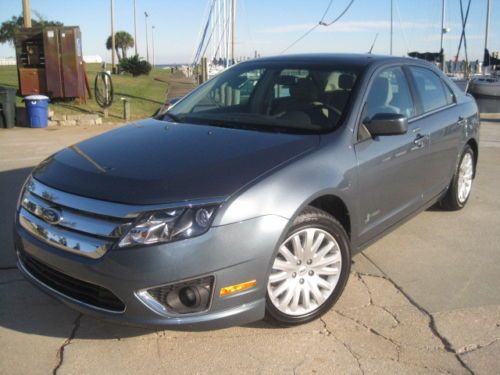 Beautiful 2012 fusion hybrid! no accidents! one owner! hwy miles! great color!