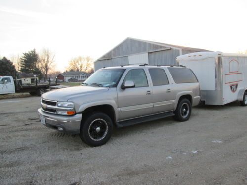 2005 chevy suburban lt loaded leather, dvd, navigation,sunroof,wheels and more!!