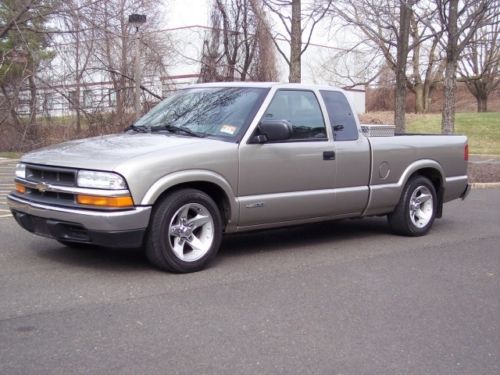 2003 chevrolet s-10 ls ext cab, 3rd door, loaded, must see, extra clean