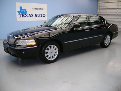 We finance!!!  2011 lincoln town car signature limited v8 auto dual climate 6cd!
