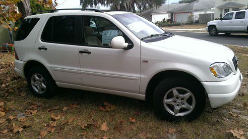 **2000 mercedes-benz ml320 suv**  - 92k miles - priced to sell!! **take a look**