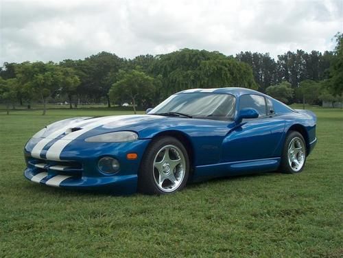 Dodge viper gts 1997 blue with white stripes