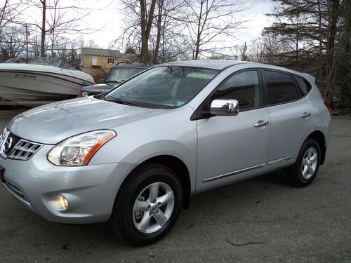 2012 nissan rogue s  only 344 miles