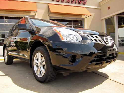 2013 nissan rogue sv, only 811 miles, rearview camera, more!