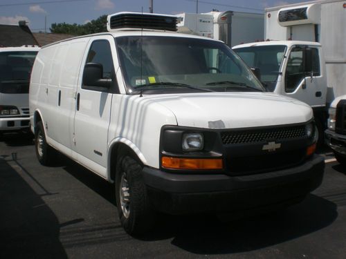 2006 g3500 insulated refrigerated cargo van carrier 20s reefer roof mounted