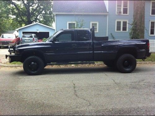 1998 extended cab, 4x4, v 10 engine,5 speed trans. 218000 miles