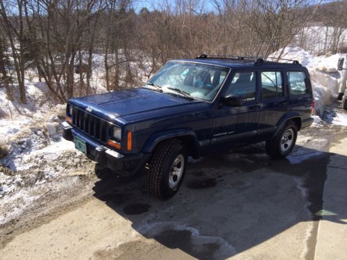 Blue 2001 4 wheel drive great condition new tires