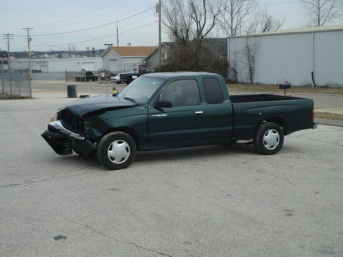 1999 toyota tacoma dlx extended cab pickup 2-door 2.4l auto 60k miles damaged