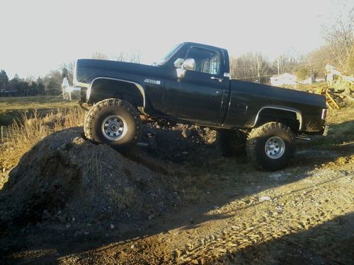 Lifted 1986 gmc sierra classic. great condition