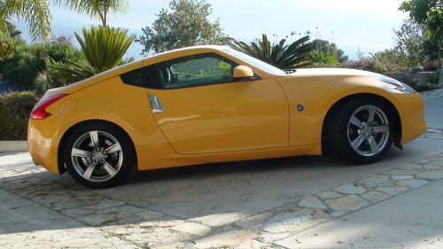 Like new, 7,900 miles, 2009 chicane yellow nissan 370z base coupe 2-door 3.7l