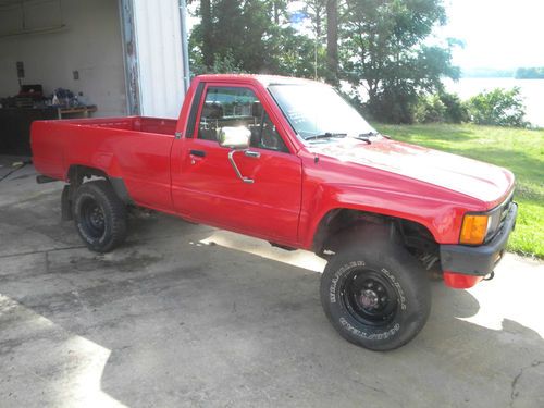 1985 toyota truck 4x4 22re straight axle automatic new paint solid no reserve!!!