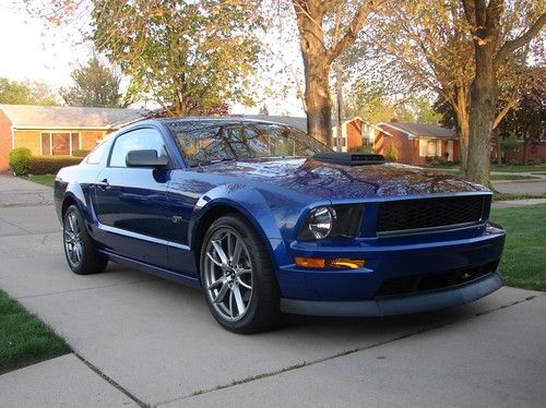 2005 ford mustang gt sonic blue 5 speed 24k miles loaded with options