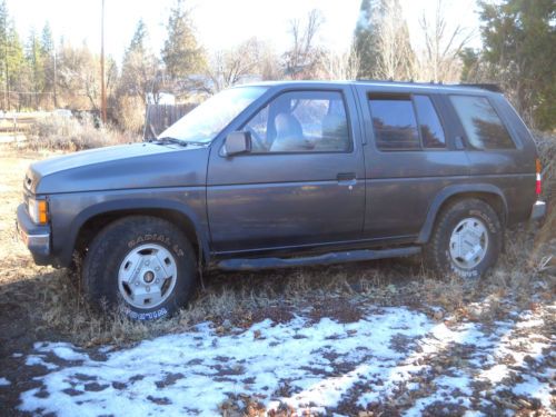 1992 nisson pathfinder 4x4 v6 300 for parts or repair  needs work see descriptin