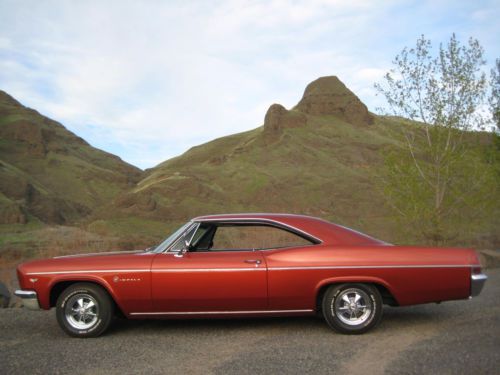 1966 chevrolet impala, two door hard top, nice car, great driver, classic.