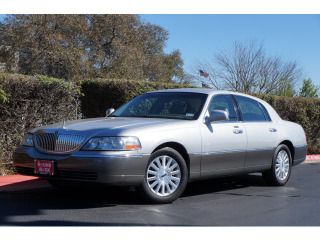 2004 lincoln town car 4dr sdn signature traction control climate control