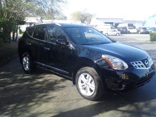 2012 nissan rouge sv with sl package awd!!! only 64 miles black on beige