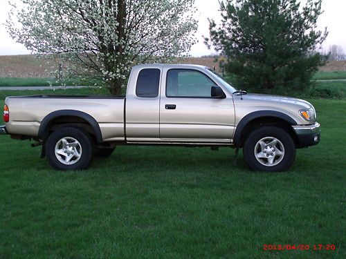 Hello, and thank you for looking at my, 2004 toyota tacoma, sr5, 4wd, extra cab,