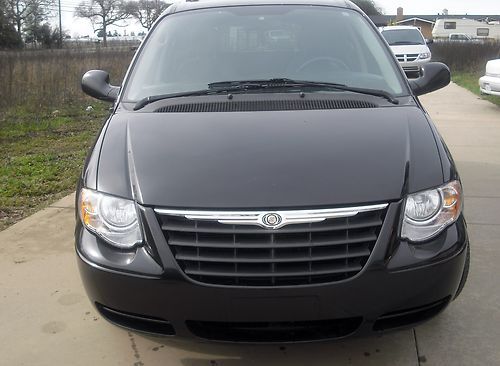 2007 town &amp; country touring manual lite weigiht rear entry handicap van 70k mile