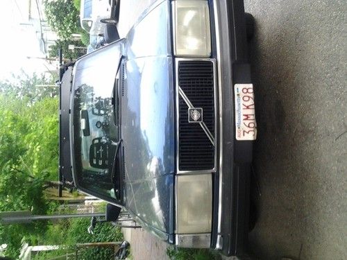 1991 volvo 240dl  280k  cold ac!  runs great under 40 mph, then shakes,