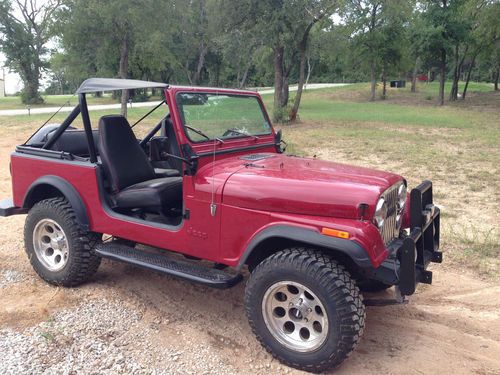 Jeep cj7  1981  red exterior, rino lined interior, new upholstery