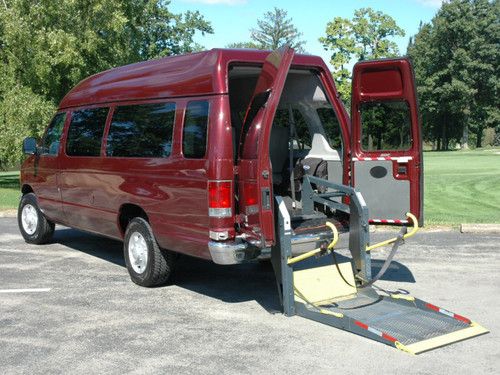 2006 ford e350 xl high-top wheelchair lift accessible / passenger van