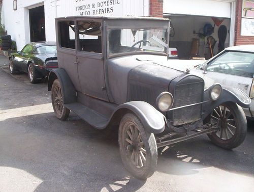 Barn find!! 26 model t ford sedan all here with paperwork.....