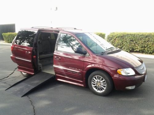 01 chrysler town&amp;country handicap weelchair conversion clean title no reserve!!!