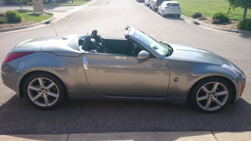 2004 nissan 350z convertible - low miles and clean