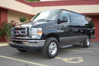 Very nice 2011 xlt 10 or 13 pass. with tv / dvd player!