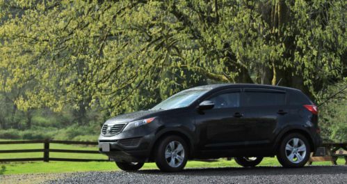 2012 kia sportage lx awd 4x4 blacked out, low miles, great condition , extras