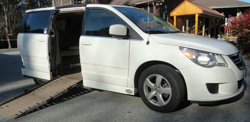 2009 volkswagen routan sel with ams handicap wheelchair conversion   one owner