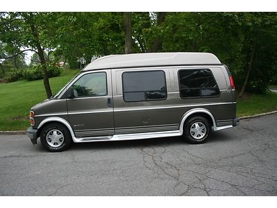 2002 chevy express hightop van*tv/vcr*wood cabinets*captn sts*low miles*sweet!!!
