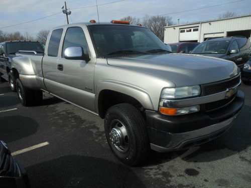 2001 chevrolet 3500 dually 4wd ext cab ls very clean priced to sell