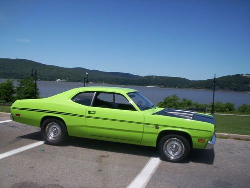 1970 plymouth duster new sublime paint and black interior runs great!!