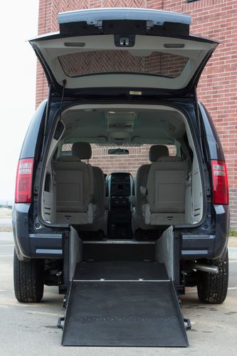 2008 dodge grand caravan wheelchair accesible minivan